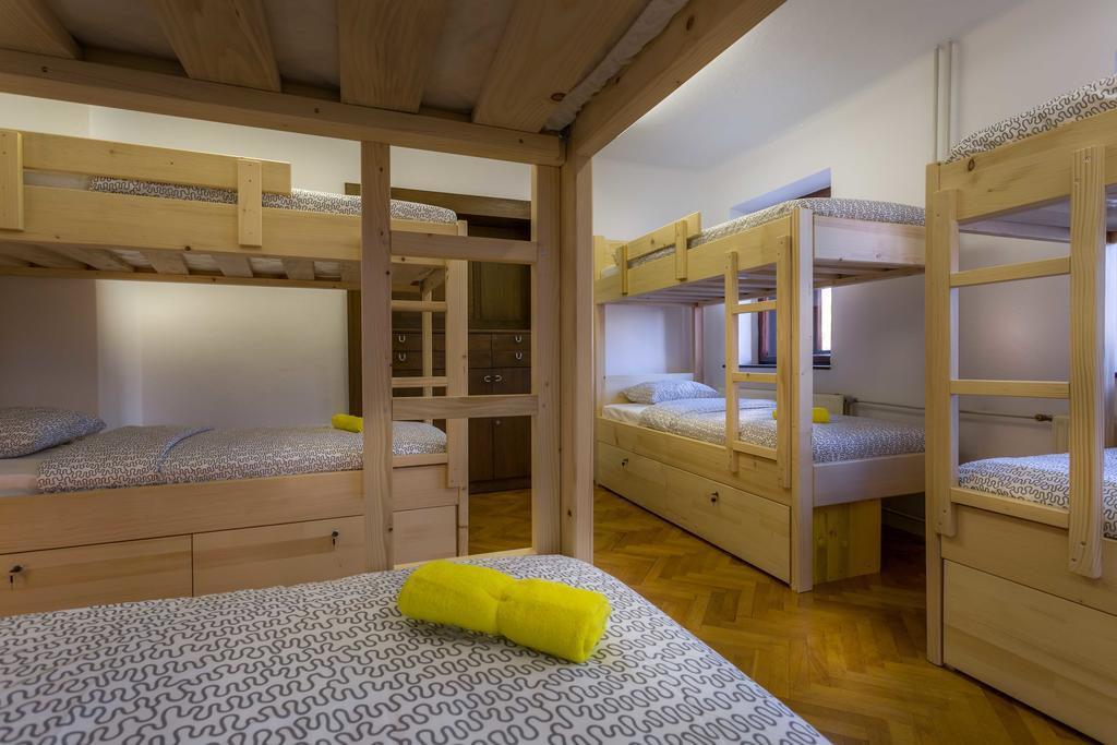 1A Adventure Hostel Lesce Kültér fotó